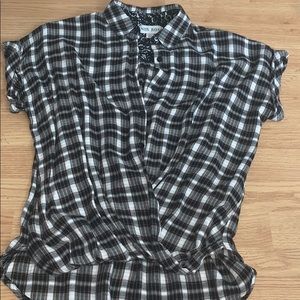 Short sleeved, button up, twist front